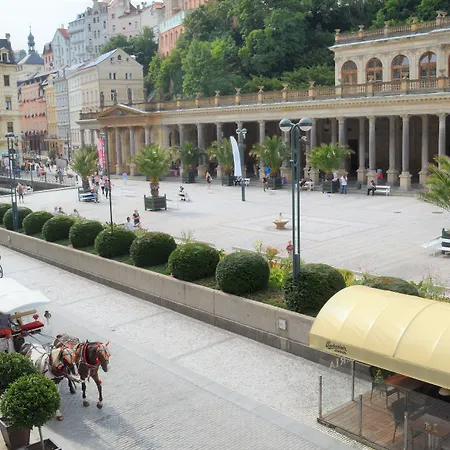 Hotel Petr KLV