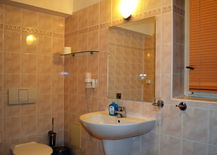 Petr Hotel KLV