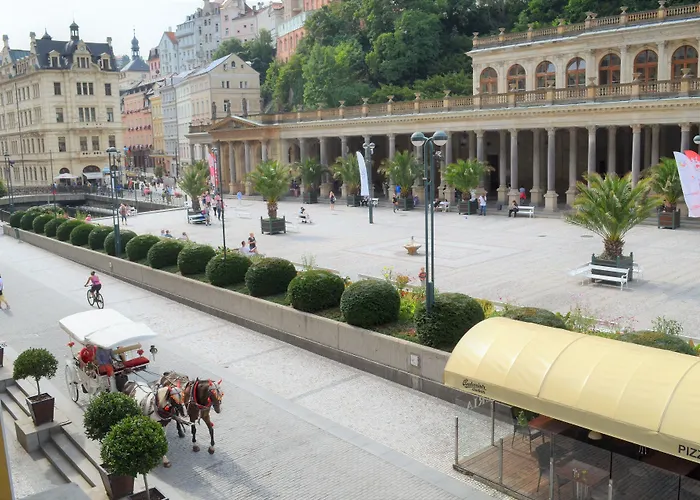 Hotel Petr KLV