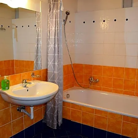 Petr 4* Karlsbad